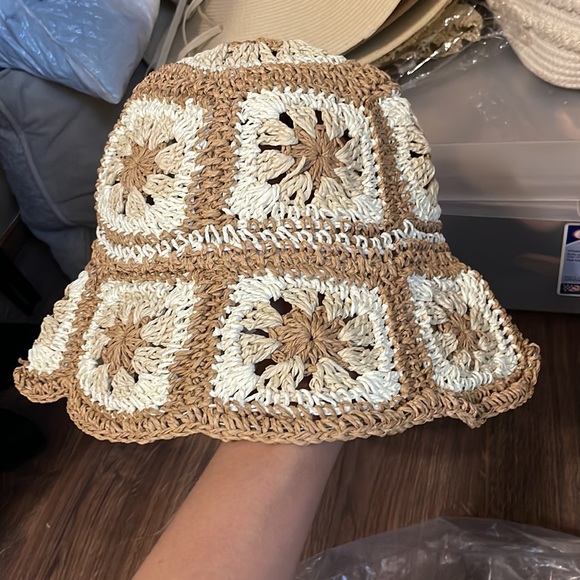 Crotchet hat- new with tags - Picture 3 of 5